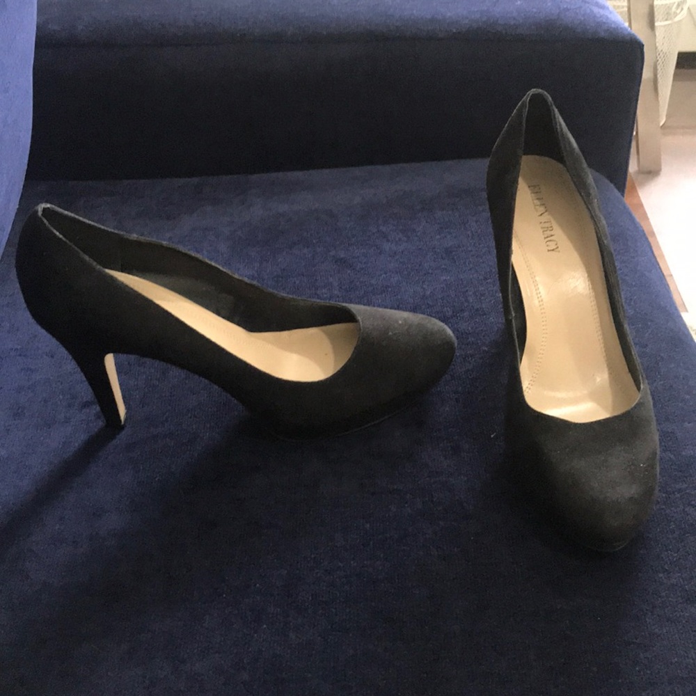 Ellen Tracy black suede pump size 8.5